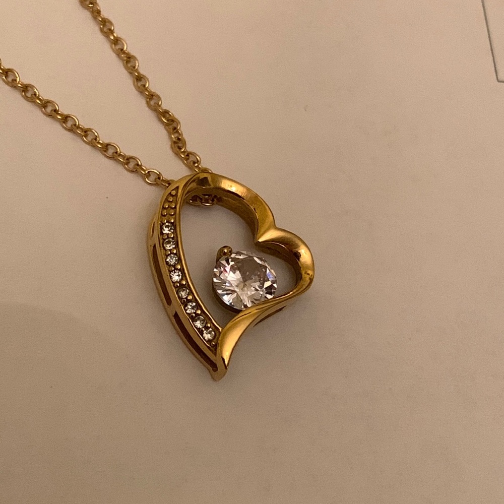Heart pendant necklace